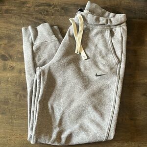 Nike woman’s joggers size: SM
